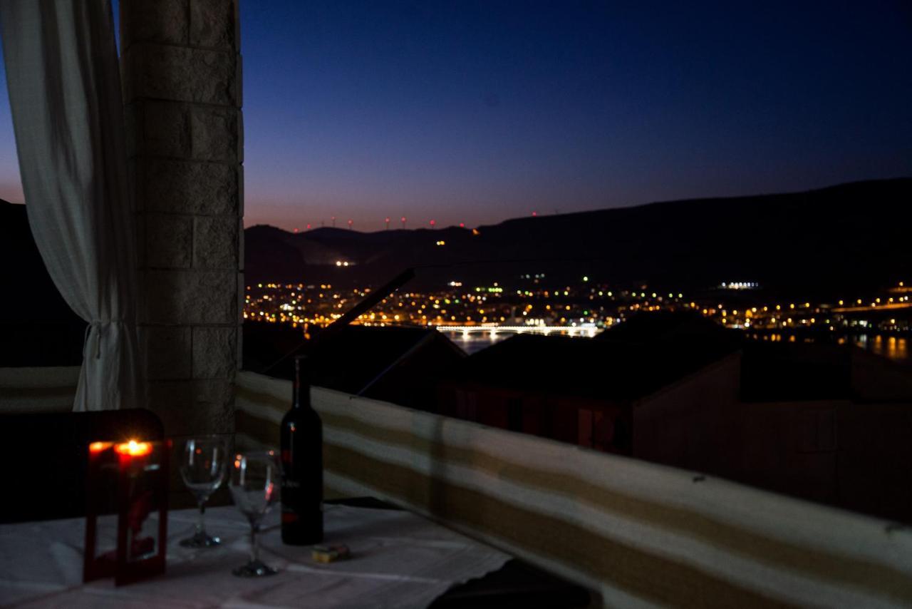 Holidays Apartments Slanada With Terrace And Sea View, Near The Beach & Town Trogir, Free Parking, Quiet Place On Peninsula Ciovo מראה חיצוני תמונה