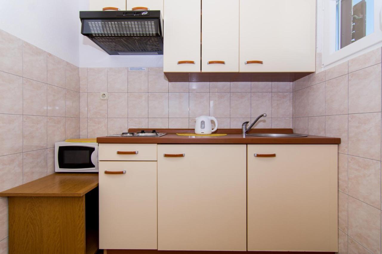 Holidays Apartments Slanada With Terrace And Sea View, Near The Beach & Town Trogir, Free Parking, Quiet Place On Peninsula Ciovo מראה חיצוני תמונה