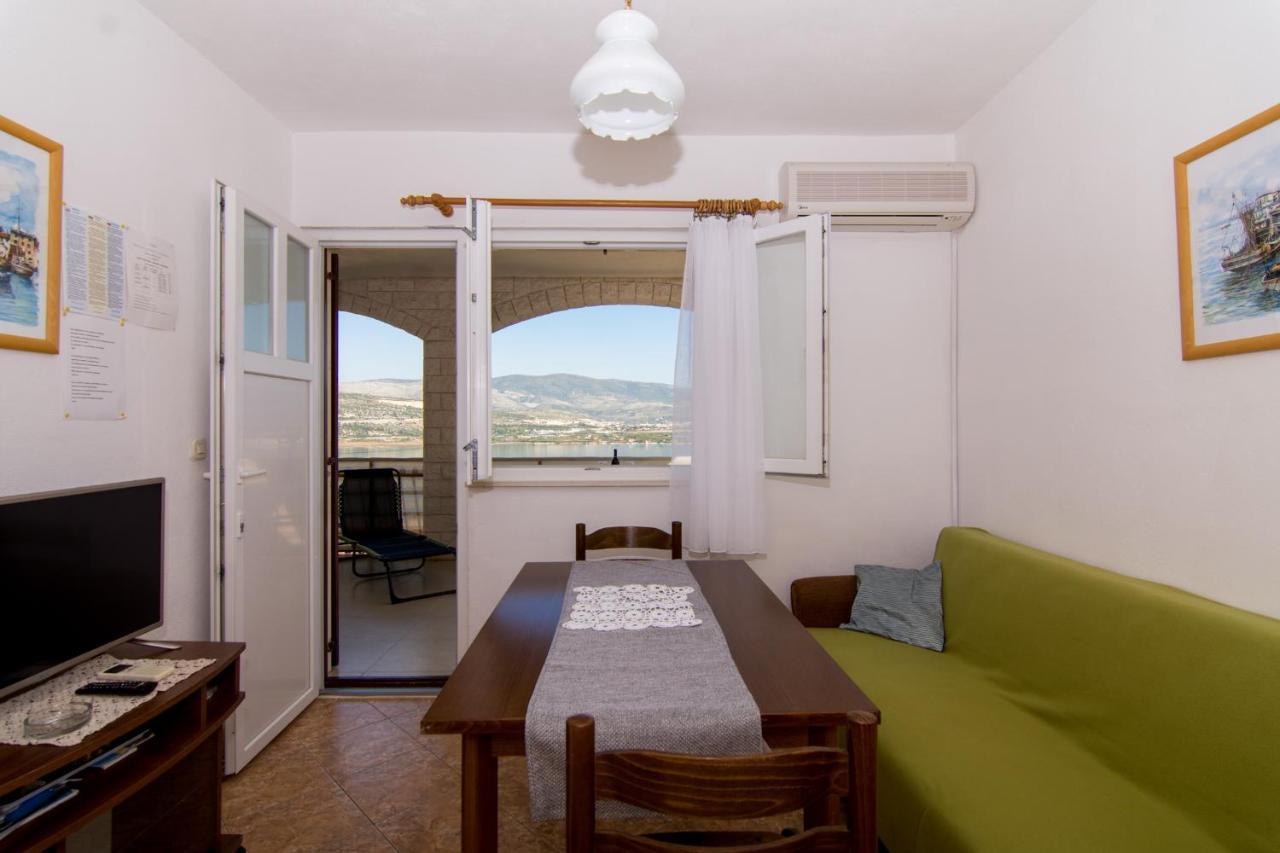 Holidays Apartments Slanada With Terrace And Sea View, Near The Beach & Town Trogir, Free Parking, Quiet Place On Peninsula Ciovo מראה חיצוני תמונה