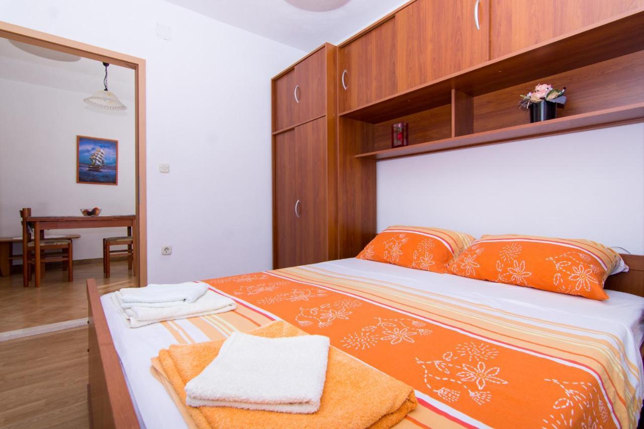Holidays Apartments Slanada With Terrace And Sea View, Near The Beach & Town Trogir, Free Parking, Quiet Place On Peninsula Ciovo מראה חיצוני תמונה