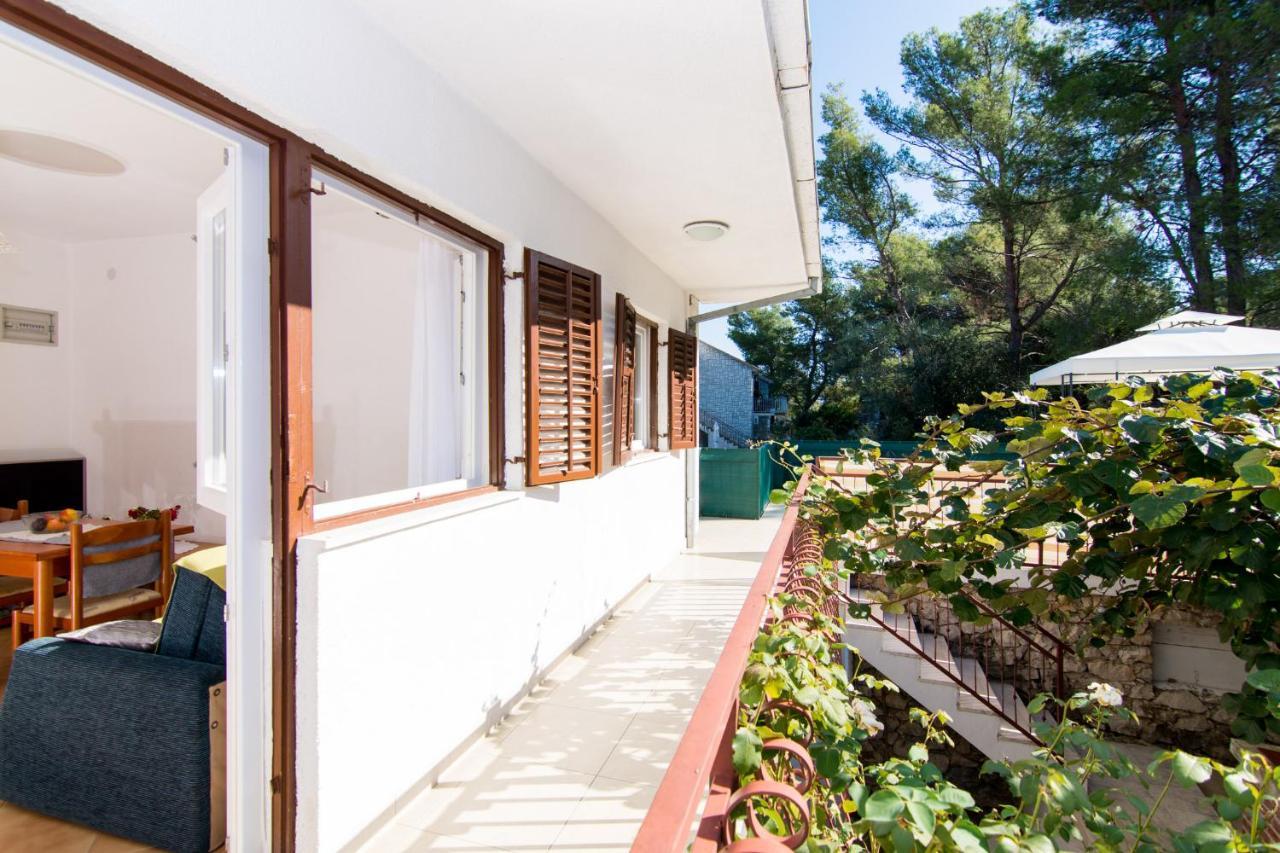 Holidays Apartments Slanada With Terrace And Sea View, Near The Beach & Town Trogir, Free Parking, Quiet Place On Peninsula Ciovo מראה חיצוני תמונה