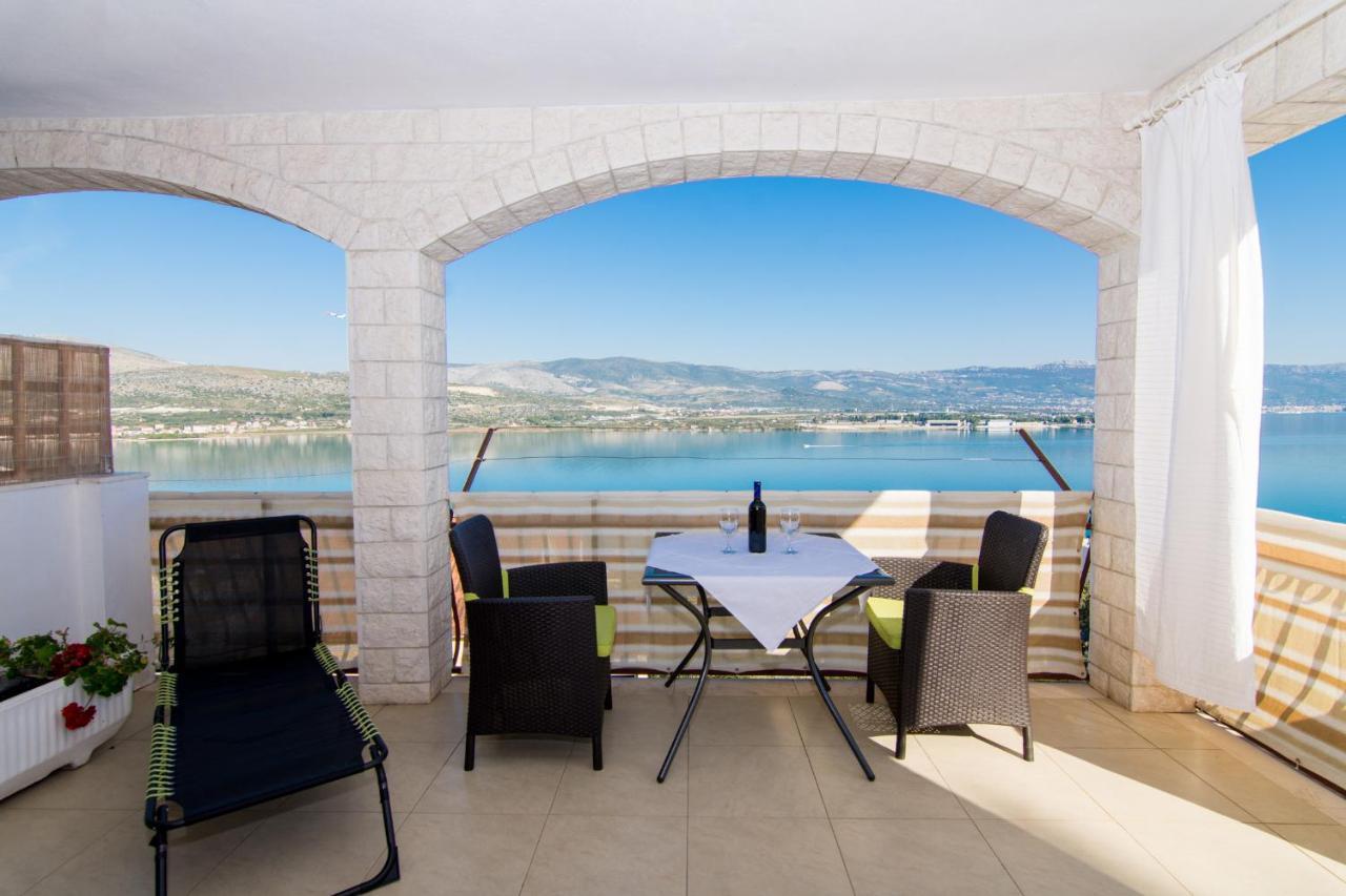 Holidays Apartments Slanada With Terrace And Sea View, Near The Beach & Town Trogir, Free Parking, Quiet Place On Peninsula Ciovo מראה חיצוני תמונה
