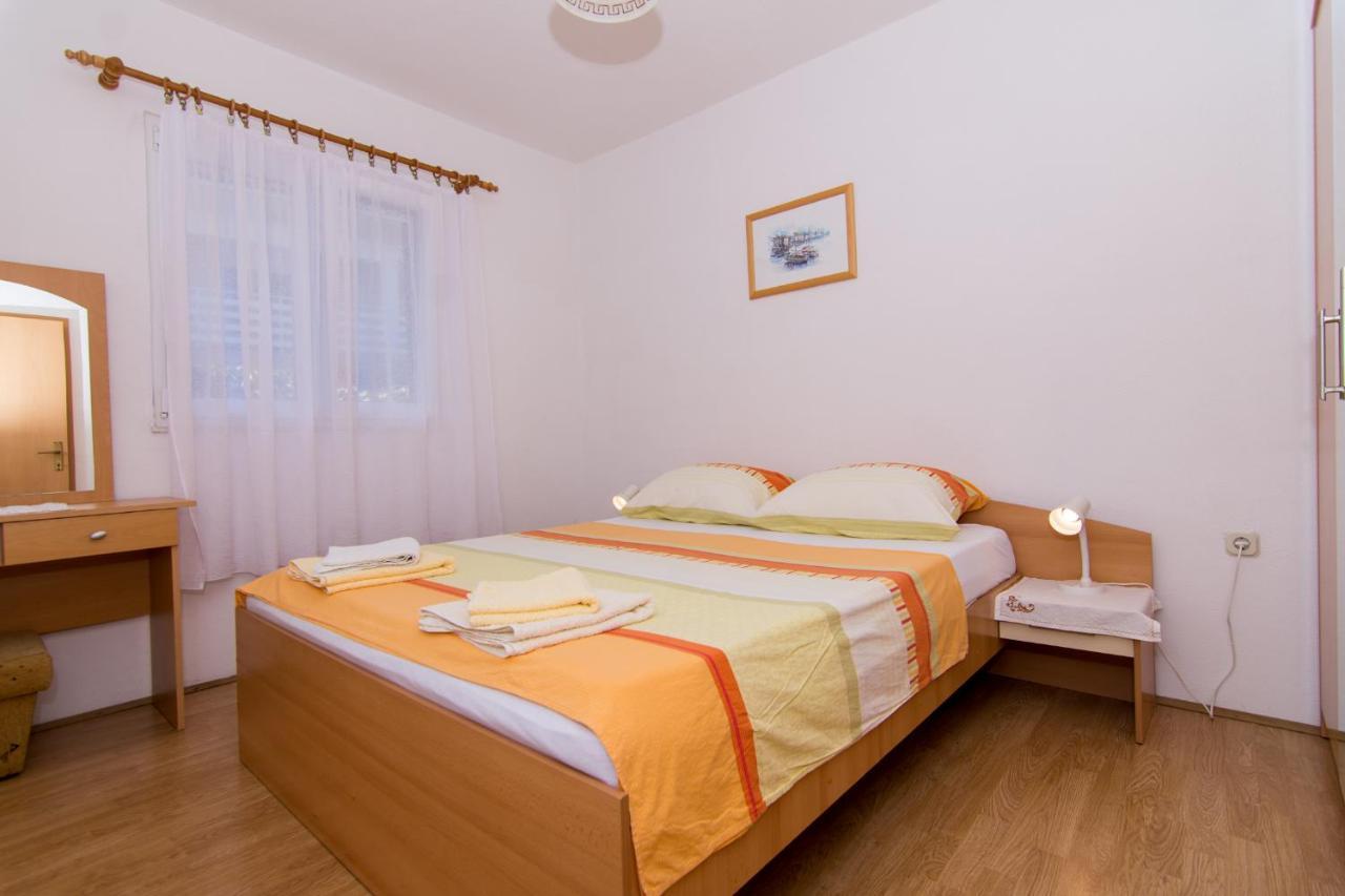 Holidays Apartments Slanada With Terrace And Sea View, Near The Beach & Town Trogir, Free Parking, Quiet Place On Peninsula Ciovo מראה חיצוני תמונה