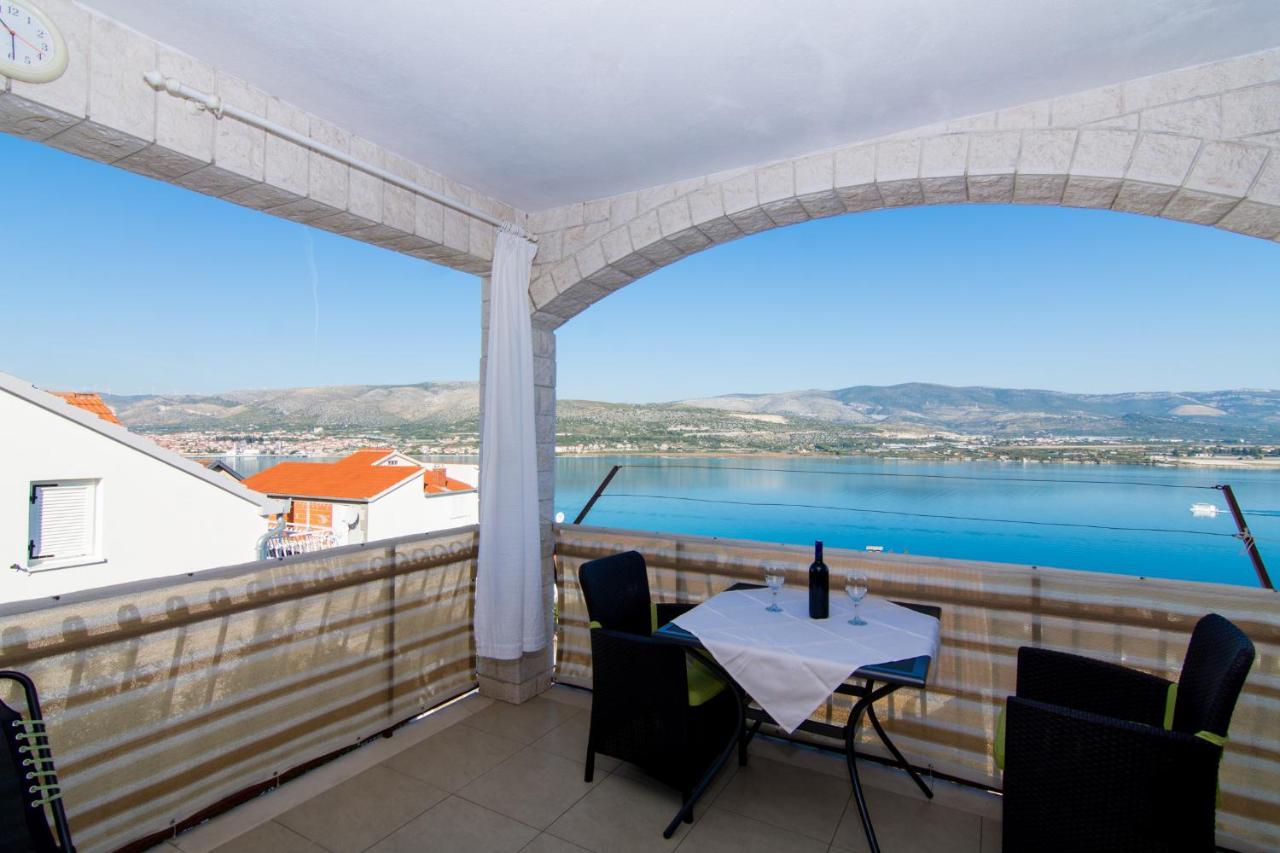 Holidays Apartments Slanada With Terrace And Sea View, Near The Beach & Town Trogir, Free Parking, Quiet Place On Peninsula Ciovo מראה חיצוני תמונה
