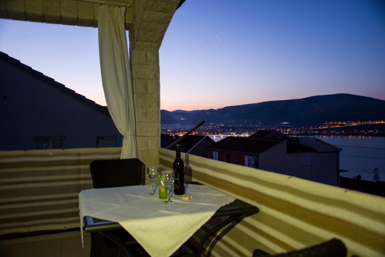 Holidays Apartments Slanada With Terrace And Sea View, Near The Beach & Town Trogir, Free Parking, Quiet Place On Peninsula Ciovo מראה חיצוני תמונה