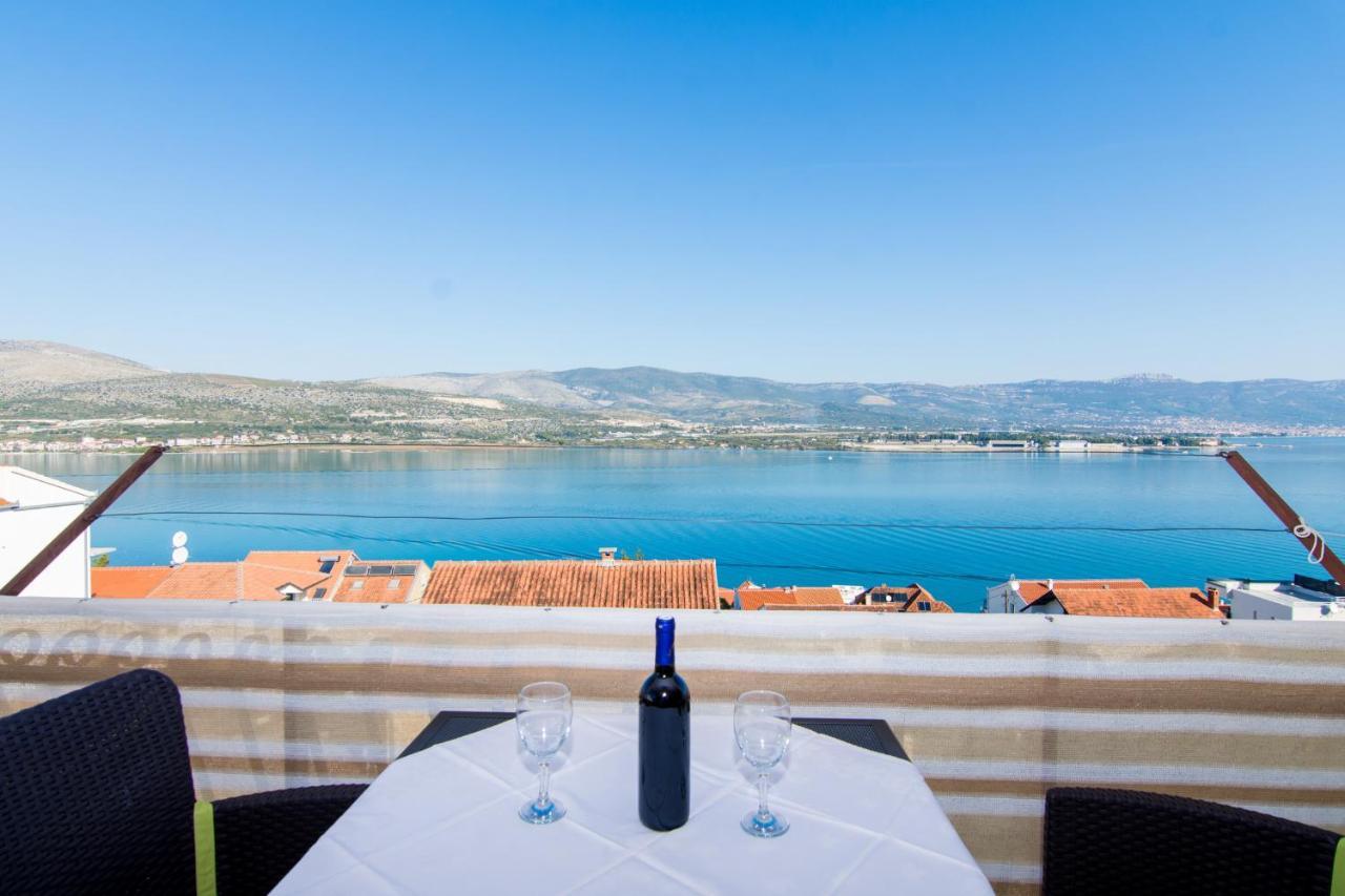 Holidays Apartments Slanada With Terrace And Sea View, Near The Beach & Town Trogir, Free Parking, Quiet Place On Peninsula Ciovo מראה חיצוני תמונה