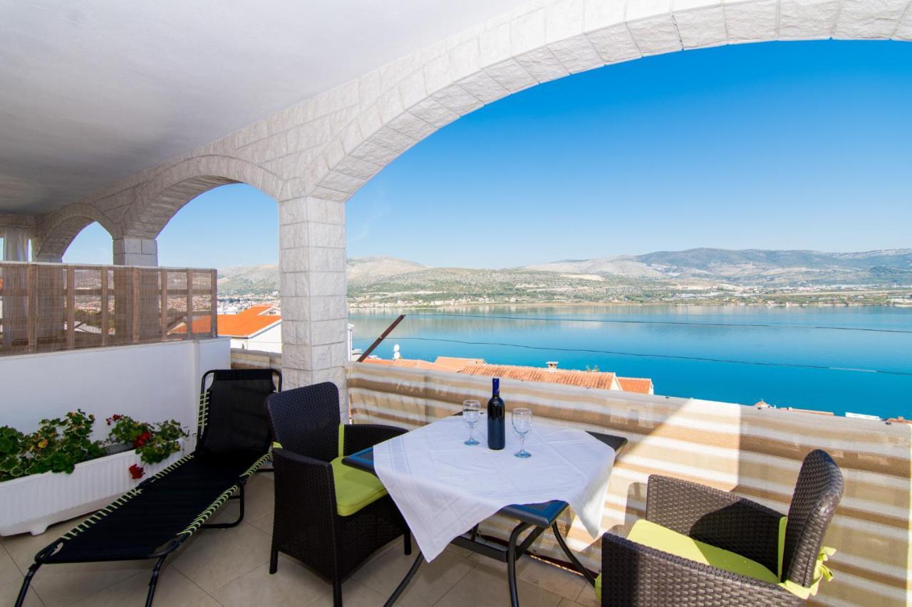 Holidays Apartments Slanada With Terrace And Sea View, Near The Beach & Town Trogir, Free Parking, Quiet Place On Peninsula Ciovo מראה חיצוני תמונה