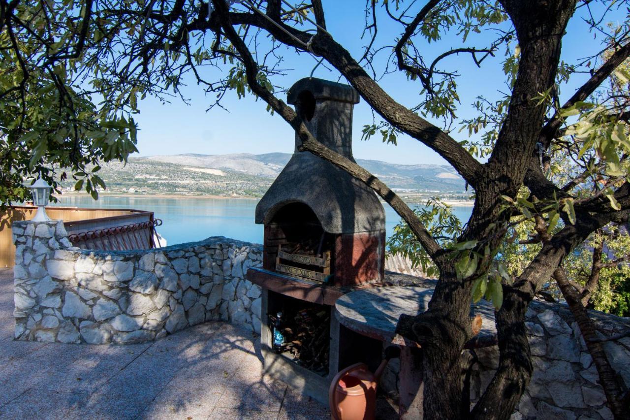 Holidays Apartments Slanada With Terrace And Sea View, Near The Beach & Town Trogir, Free Parking, Quiet Place On Peninsula Ciovo מראה חיצוני תמונה