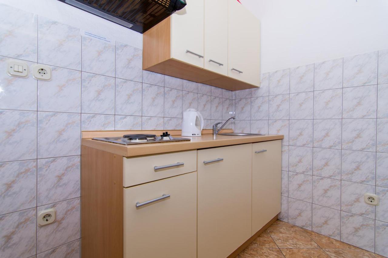Holidays Apartments Slanada With Terrace And Sea View, Near The Beach & Town Trogir, Free Parking, Quiet Place On Peninsula Ciovo מראה חיצוני תמונה