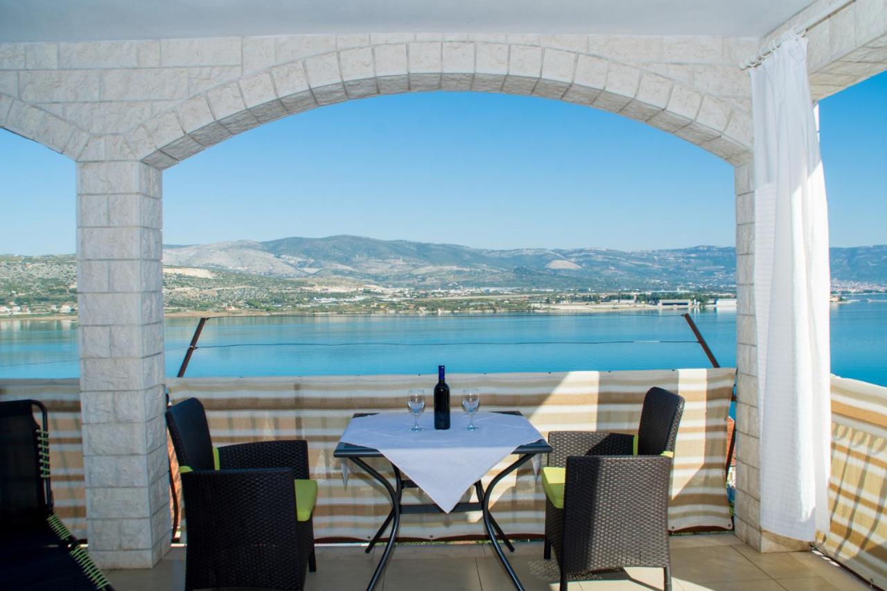 Holidays Apartments Slanada With Terrace And Sea View, Near The Beach & Town Trogir, Free Parking, Quiet Place On Peninsula Ciovo מראה חיצוני תמונה