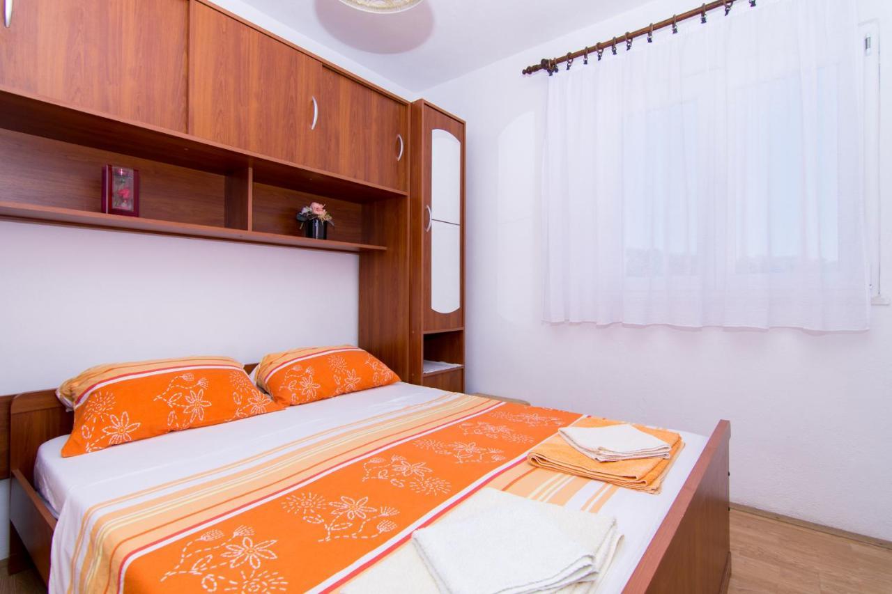 Holidays Apartments Slanada With Terrace And Sea View, Near The Beach & Town Trogir, Free Parking, Quiet Place On Peninsula Ciovo מראה חיצוני תמונה