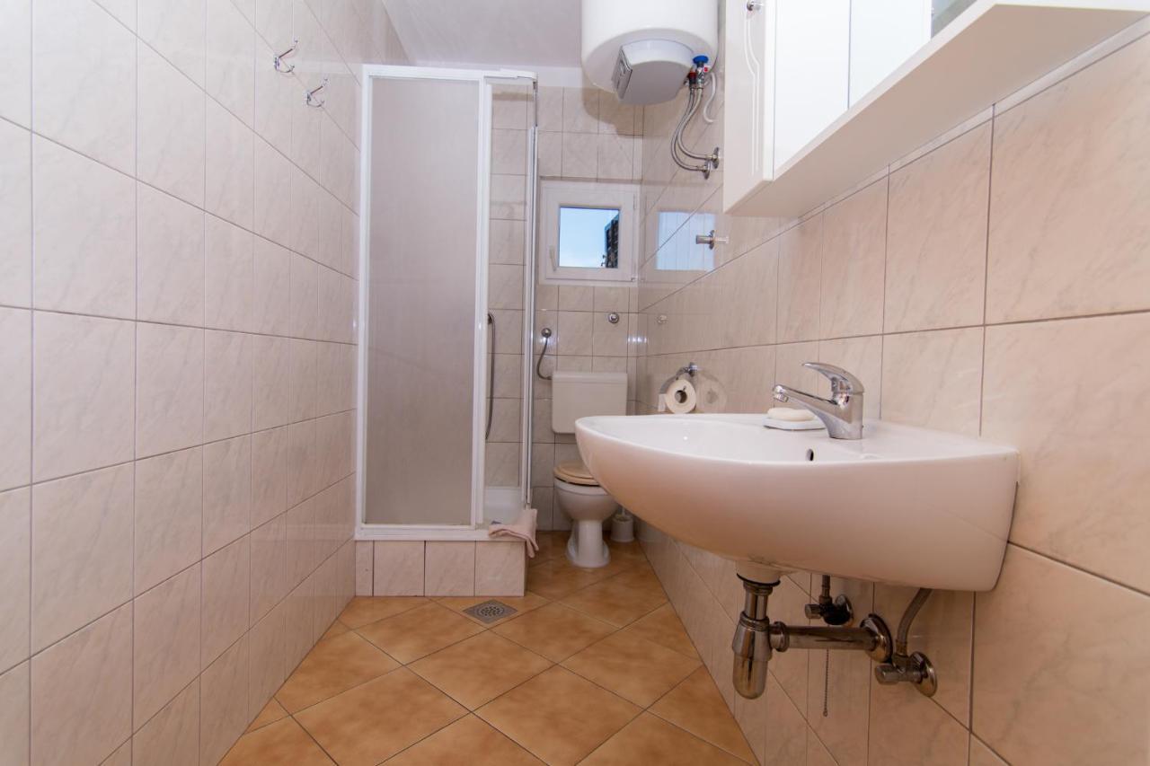 Holidays Apartments Slanada With Terrace And Sea View, Near The Beach & Town Trogir, Free Parking, Quiet Place On Peninsula Ciovo מראה חיצוני תמונה