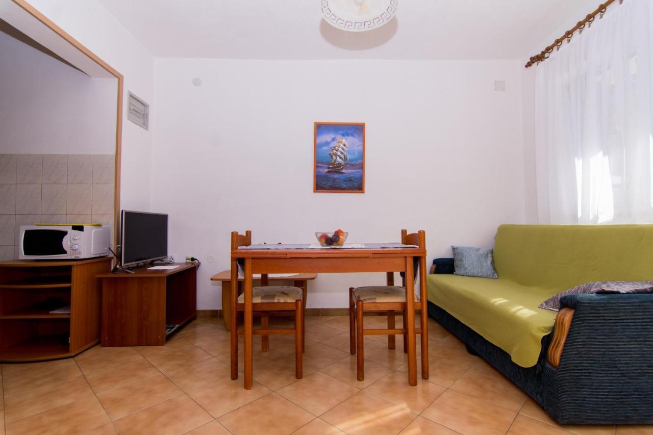 Holidays Apartments Slanada With Terrace And Sea View, Near The Beach & Town Trogir, Free Parking, Quiet Place On Peninsula Ciovo מראה חיצוני תמונה
