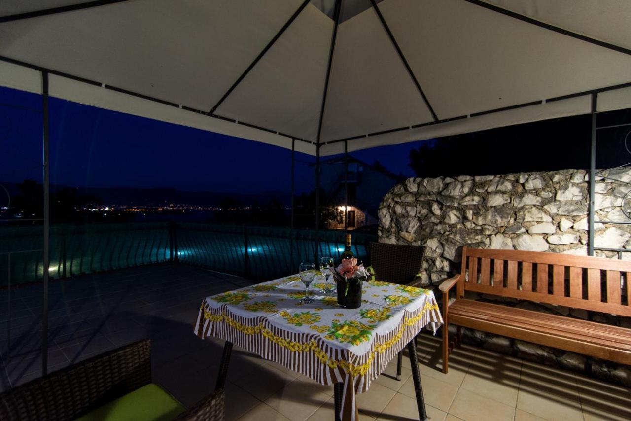 Holidays Apartments Slanada With Terrace And Sea View, Near The Beach & Town Trogir, Free Parking, Quiet Place On Peninsula Ciovo מראה חיצוני תמונה